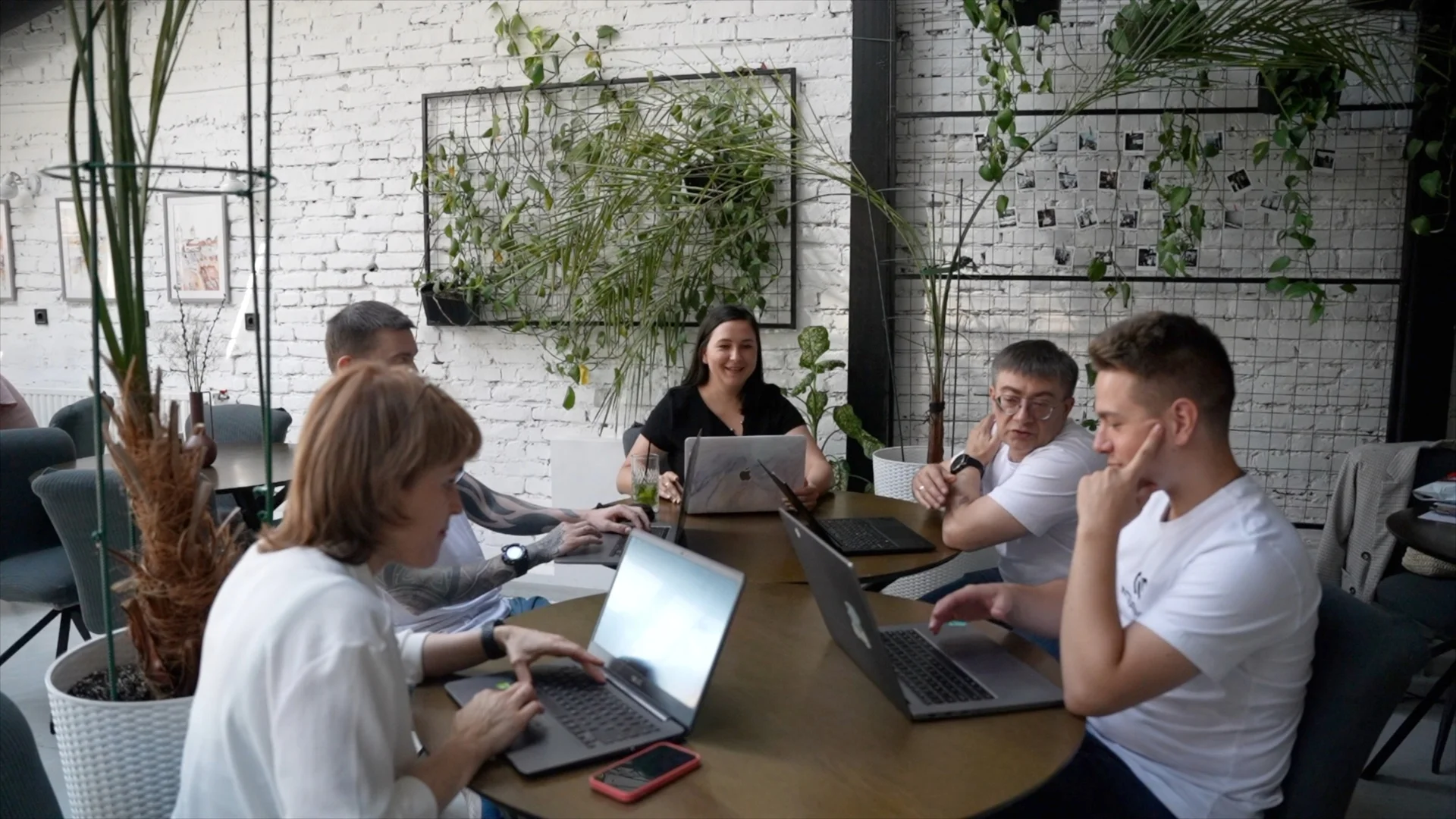 Intsurfing dedicated AWS certified DevOps engineers