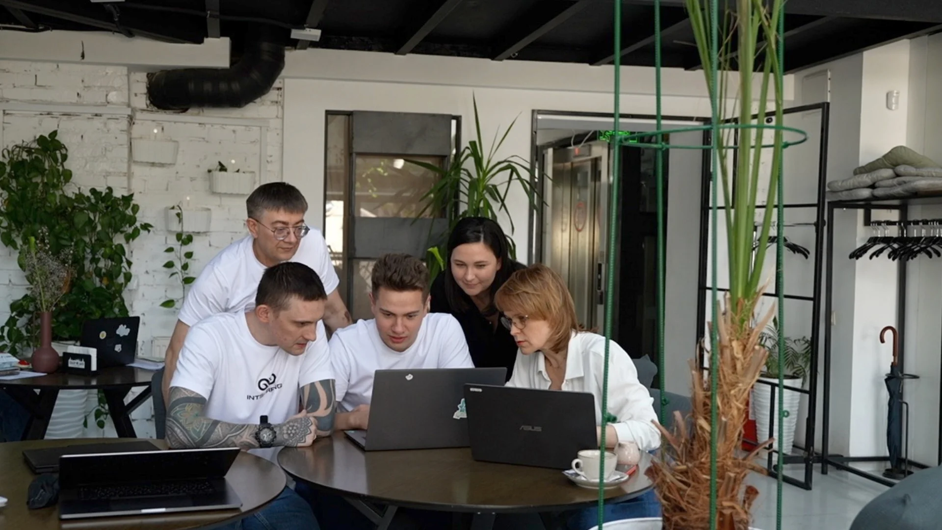 Self-managed team model for IDV organizations